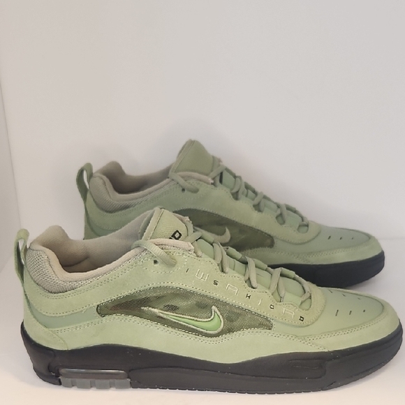 Nike Other - Nike Air Max Ishod Wair SB Sneakers